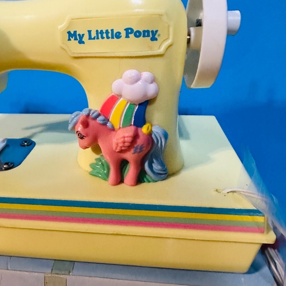 MY LITTLE PONY G1 VTG 1984 FIREFLY SEWING MACHINE & FOOT PETAL LIGHTS UP & RUNS - Picture 5 of 13